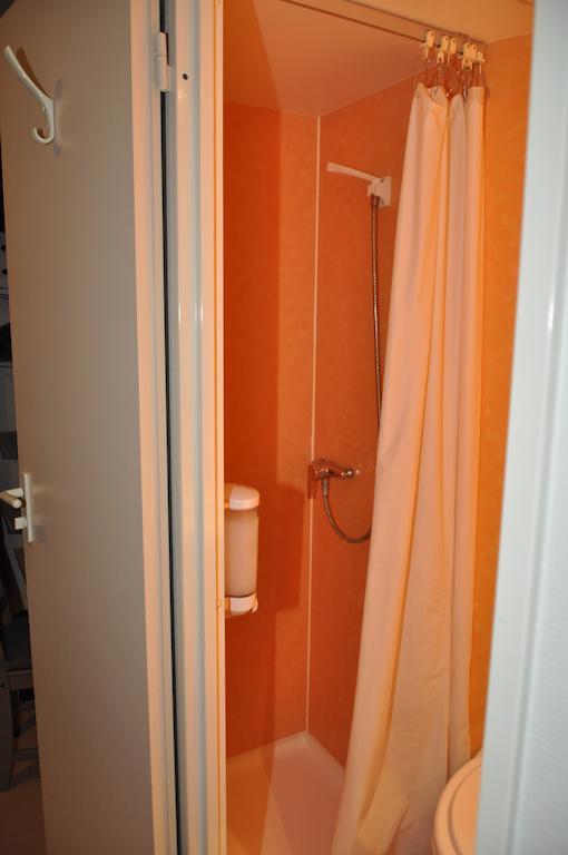 Hotel Lux Grenoble Bilik gambar
